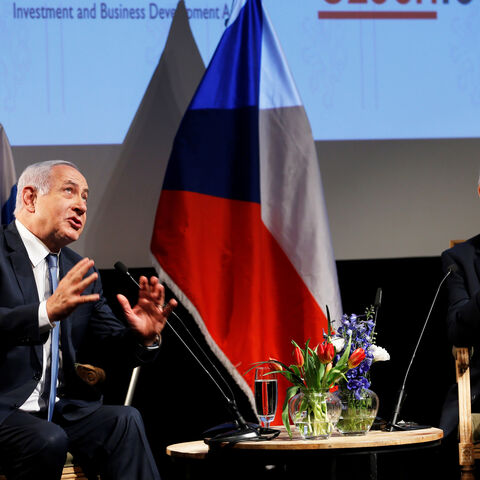 Israeli Prime Minister Benjamin Netanyahu and Czech President Milos Zeman attend the inauguration of the "Czech House" in Jerusalem November 27, 2018. REUTERS/Ronen Zvulun - RC12B86811C0