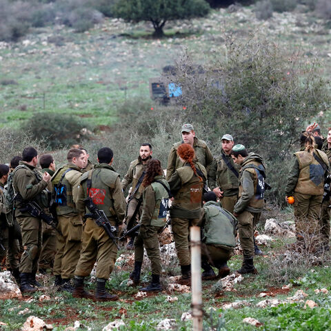 Israeli soldier gather in a field near the border between Israel and Lebanon at its Israel side December 9, 2018. REUTERS/Amir Cohen - RC16DC63CFD0